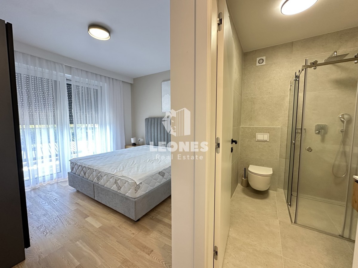 Kvalitetno dvoetažno stanovanje  z pogledom na morje in  bazenom v Taru