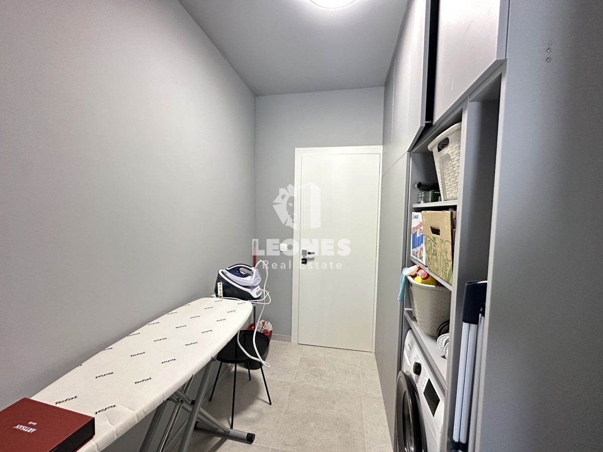 Kvalitetno dvoetažno stanovanje  z pogledom na morje in  bazenom v Taru