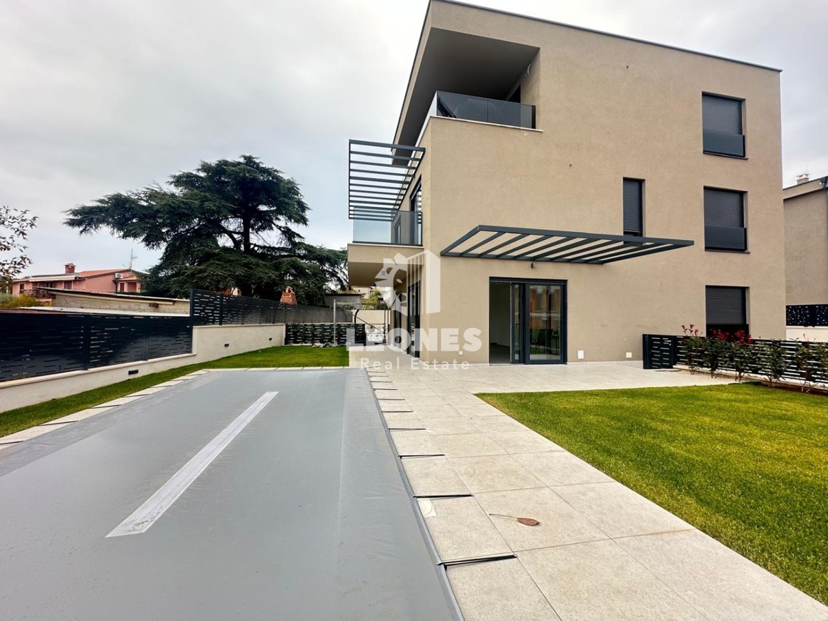Kvalitetno dvoetažno stanovanje  z pogledom na morje in  bazenom v Taru