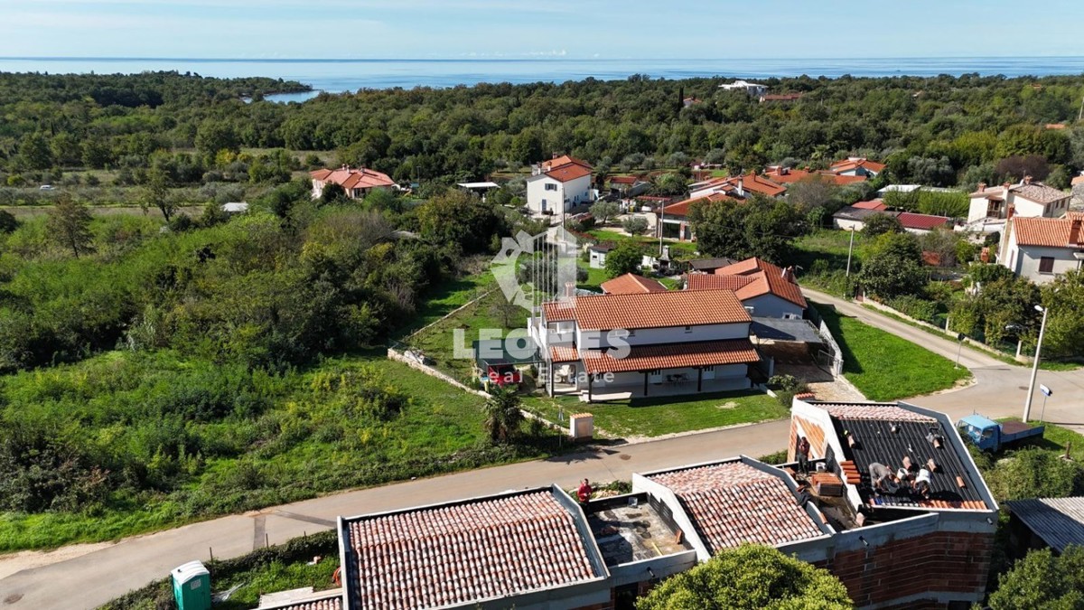 Očarljiva hiša dvojček s pogledom na morje in bazenom v bližini Umaga