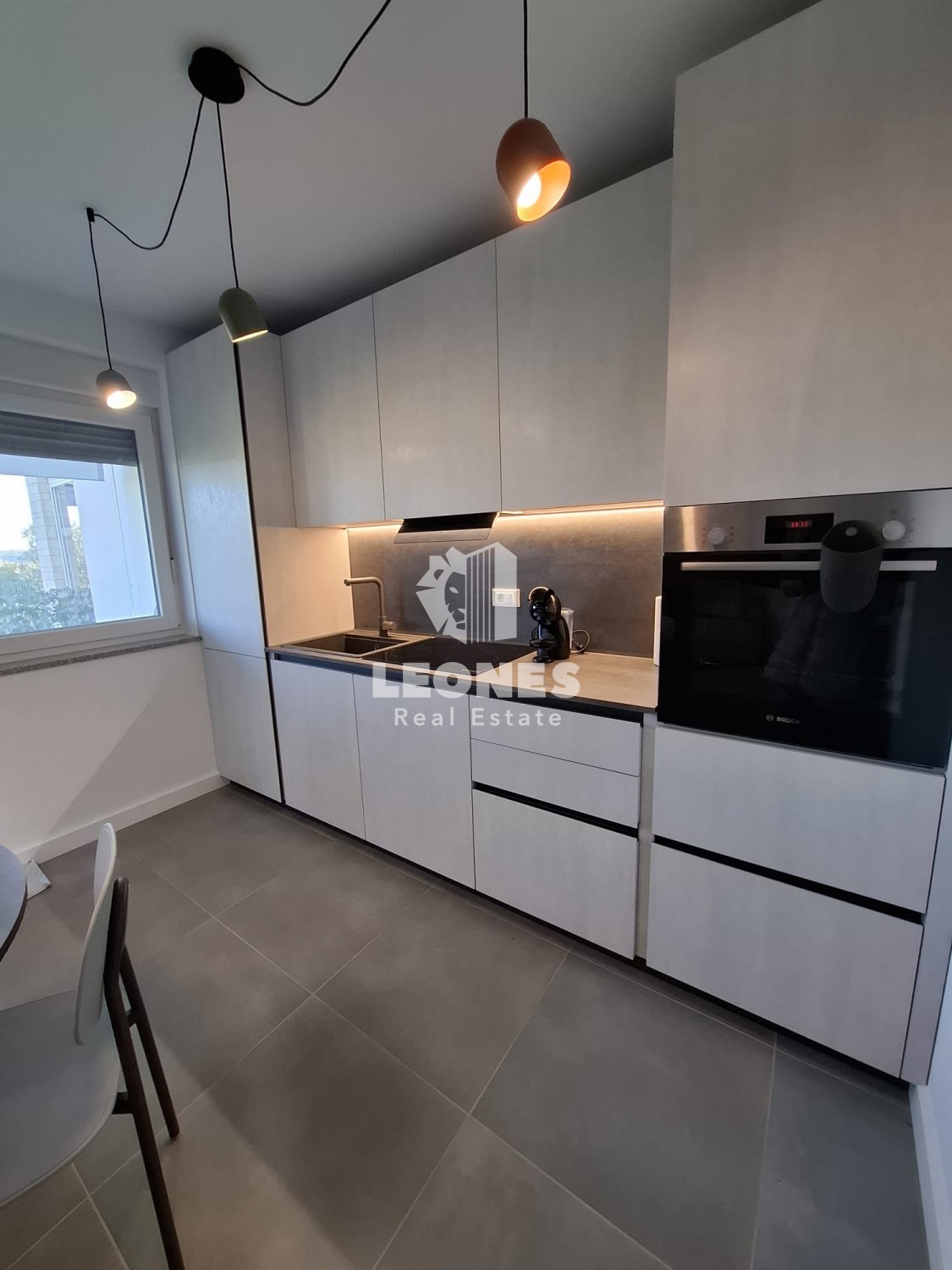 Apartma ob morju z vrtom na atraktivni lokaciji v Novigradu