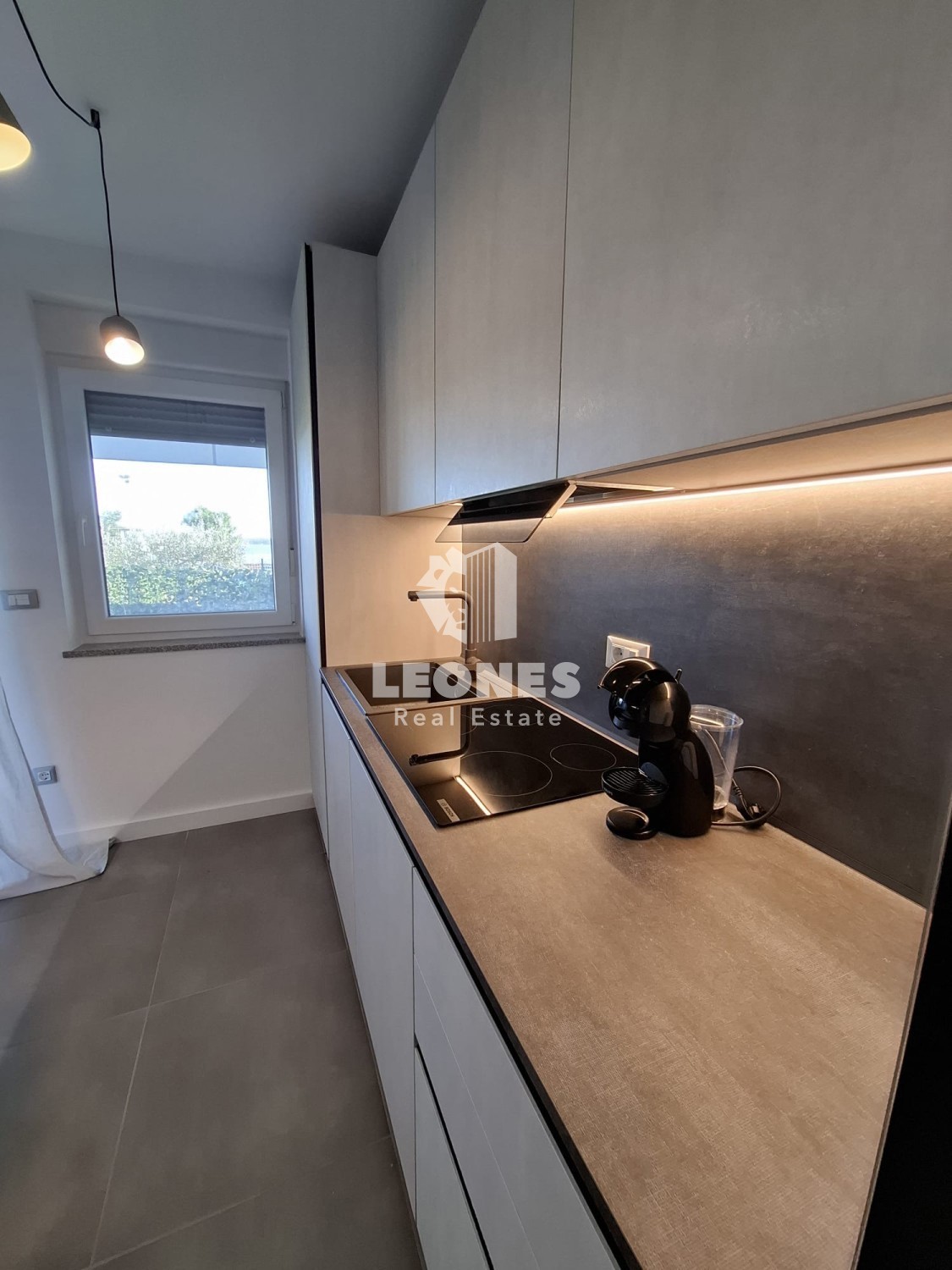 Apartma ob morju z vrtom na atraktivni lokaciji v Novigradu