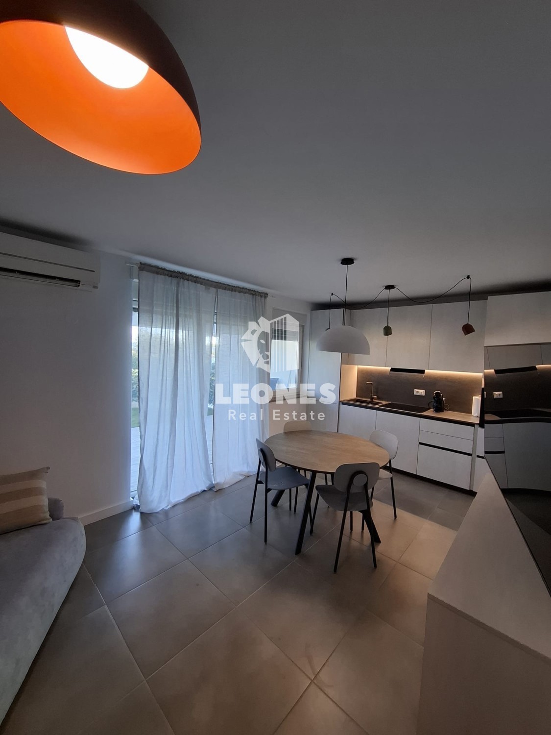 Apartma ob morju z vrtom na atraktivni lokaciji v Novigradu