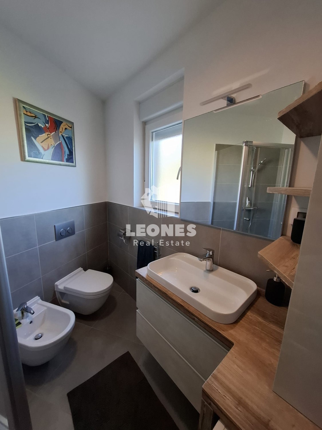 Apartma ob morju z vrtom na atraktivni lokaciji v Novigradu