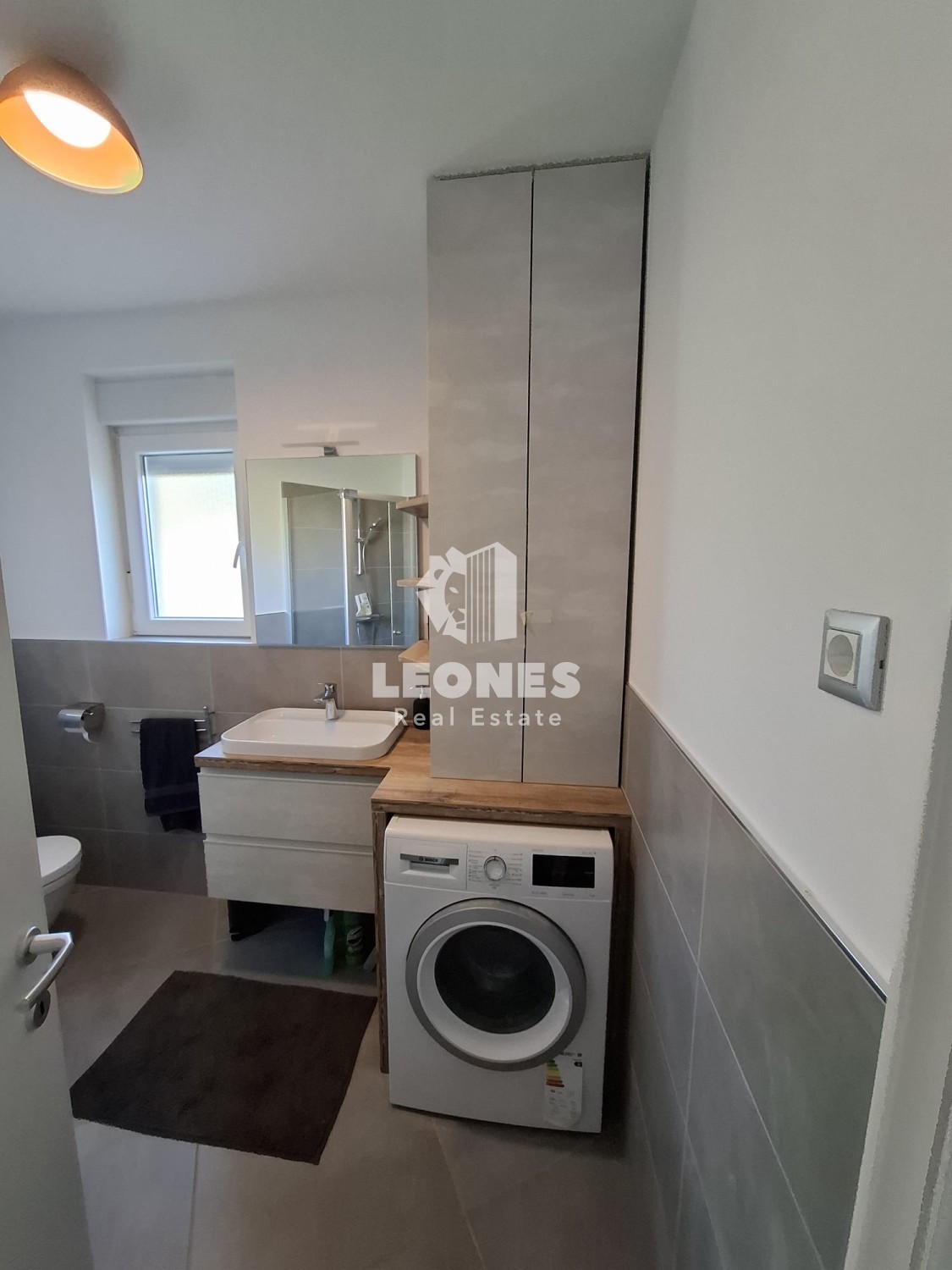 Apartma ob morju z vrtom na atraktivni lokaciji v Novigradu