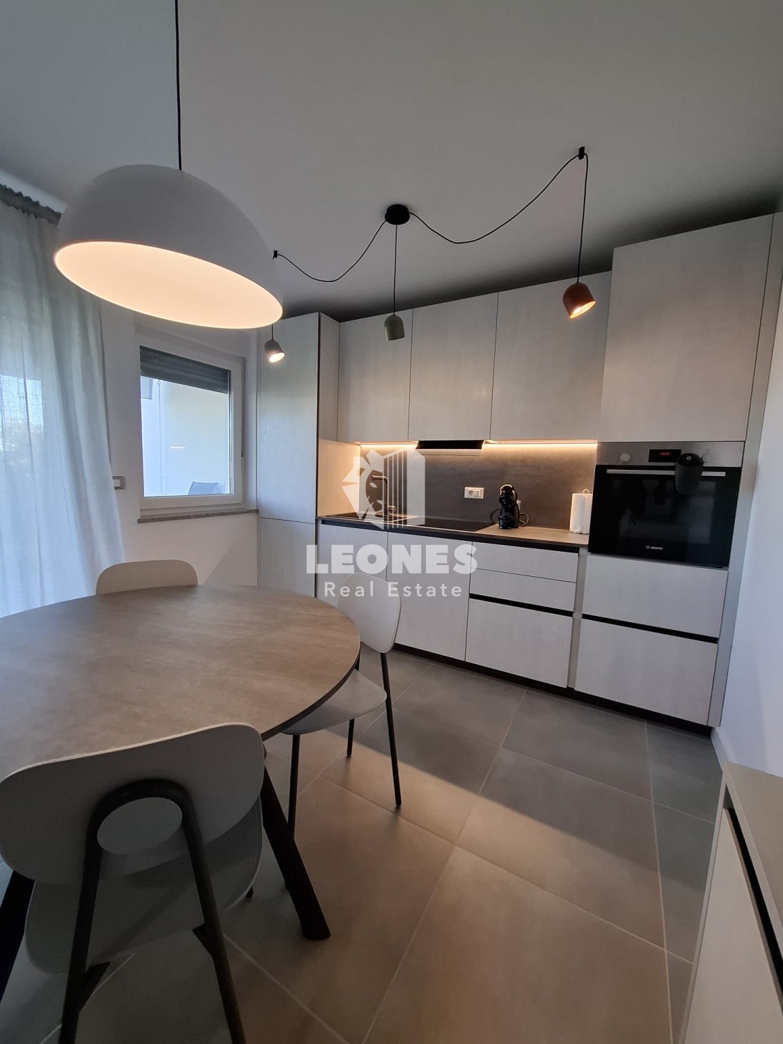 Apartma ob morju z vrtom na atraktivni lokaciji v Novigradu