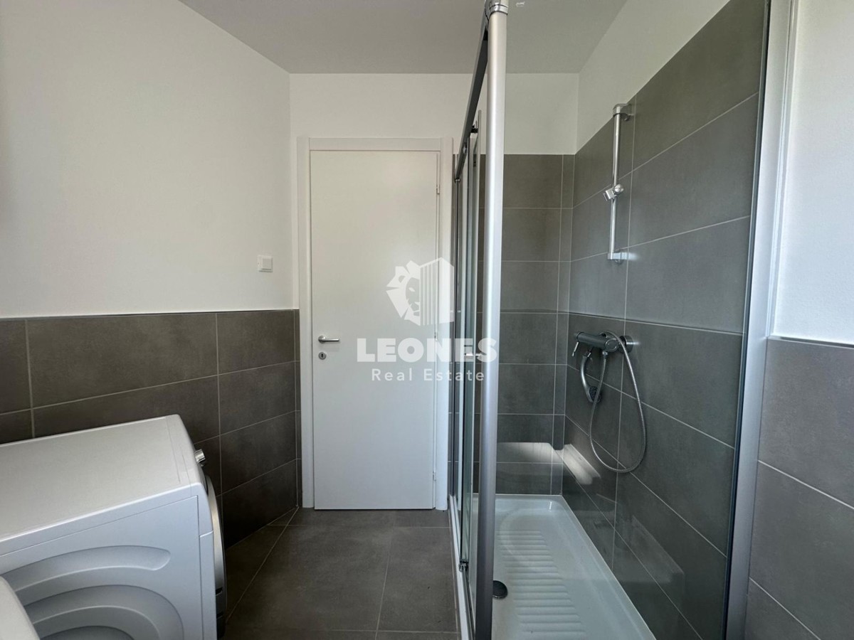 Apartma ob morju z vrtom na atraktivni lokaciji v Novigradu