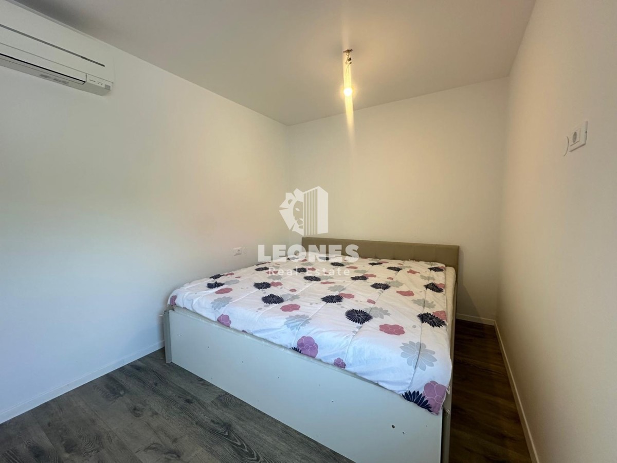 Apartma ob morju z vrtom na atraktivni lokaciji v Novigradu