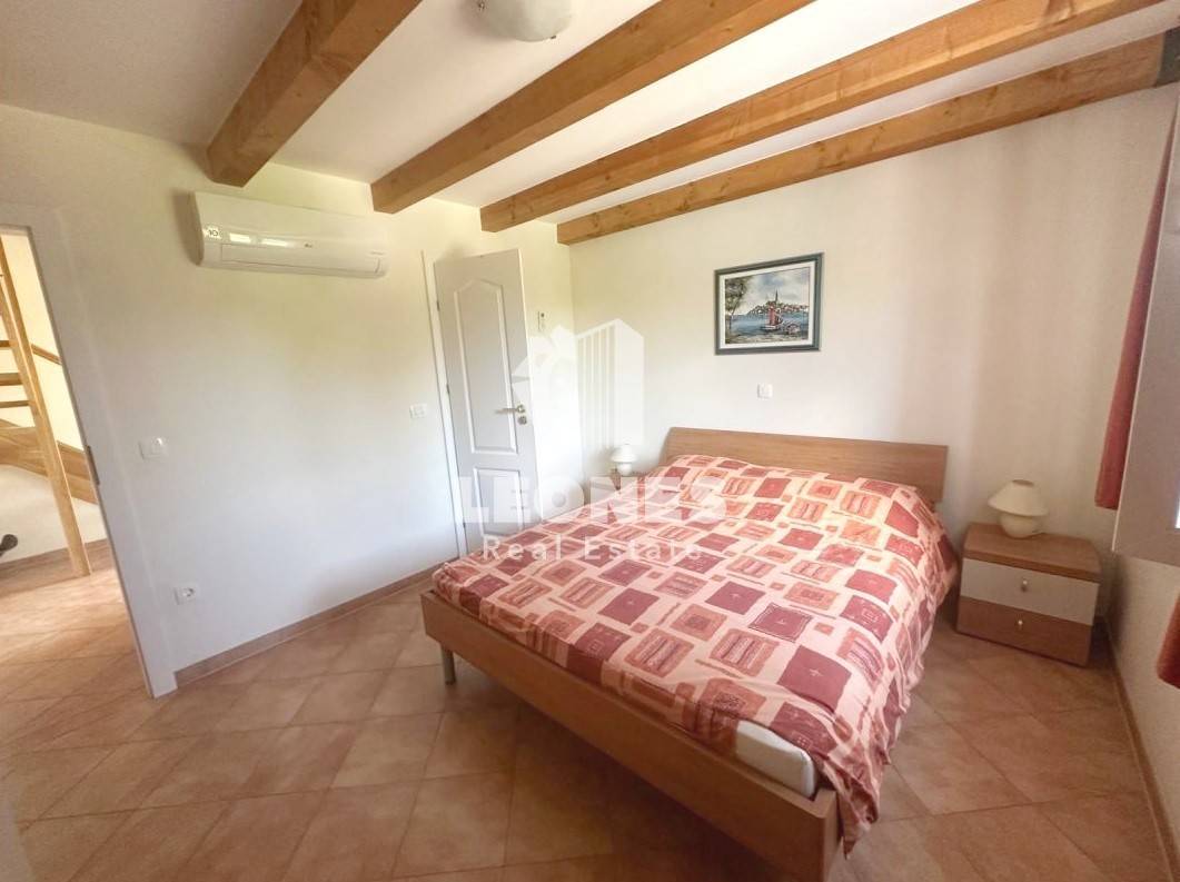 Dvojček hiše z bazenom v bližini Poreča - Kaštelir