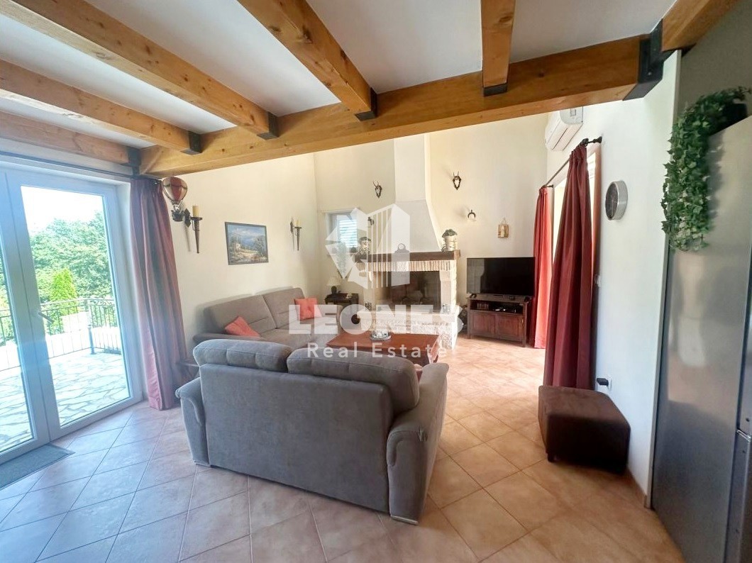 Dvojček hiše z bazenom v bližini Poreča - Kaštelir