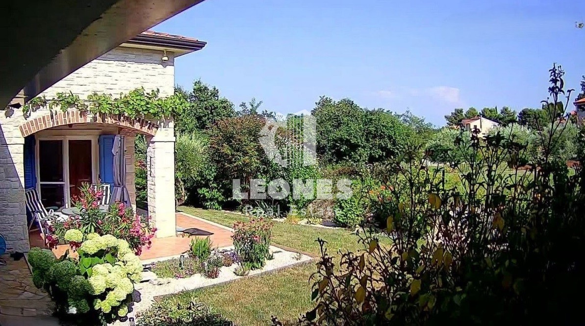 Dvojček hiše z bazenom v bližini Poreča - Kaštelir