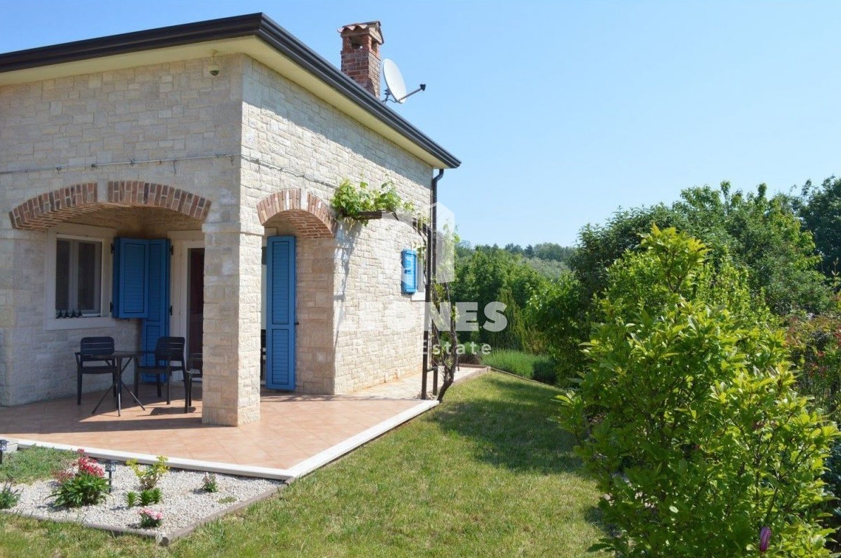 Dvojček hiše z bazenom v bližini Poreča - Kaštelir