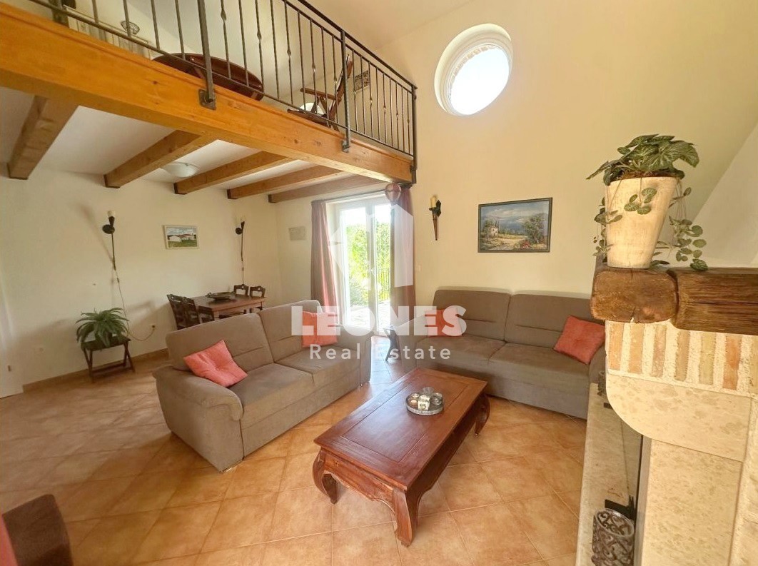 Dvojček hiše z bazenom v bližini Poreča - Kaštelir