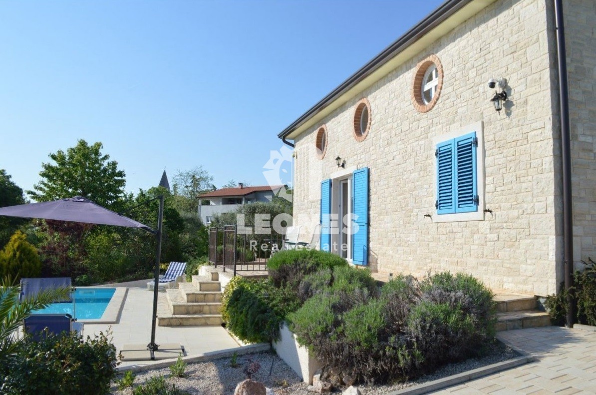 Dvojček hiše z bazenom v bližini Poreča - Kaštelir