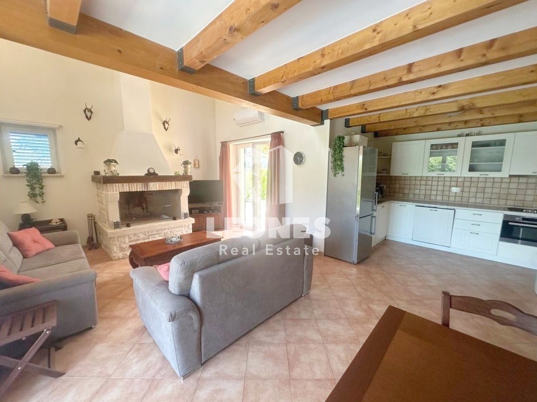 Dvojček hiše z bazenom v bližini Poreča - Kaštelir