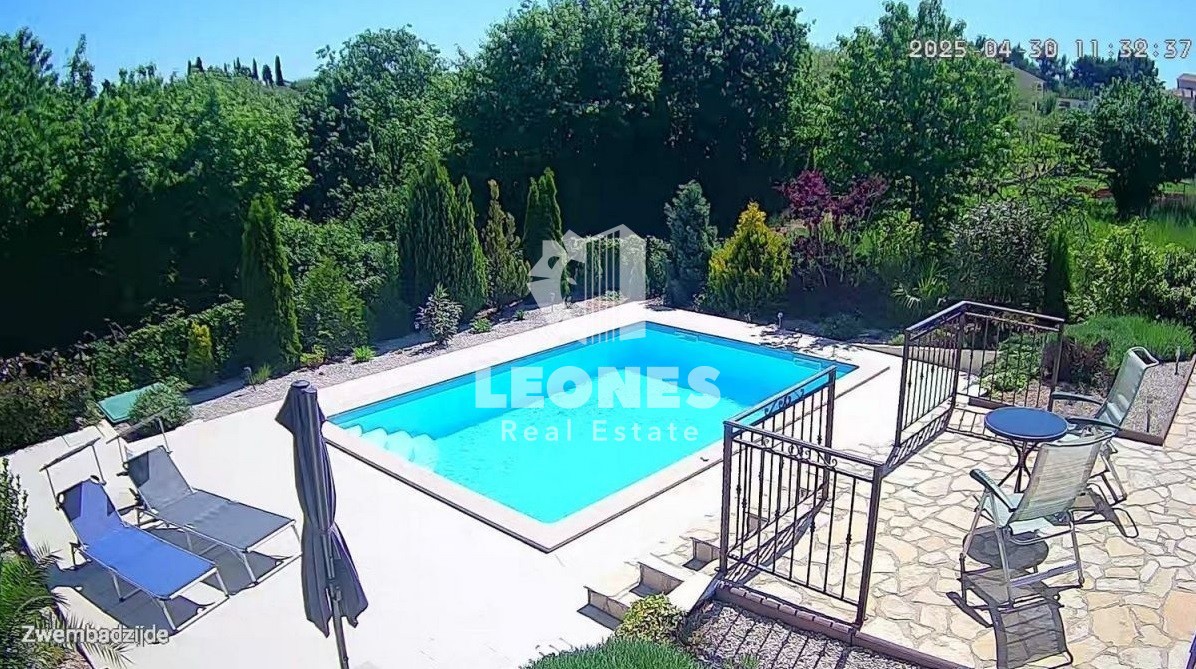 Dvojček hiše z bazenom v bližini Poreča - Kaštelir