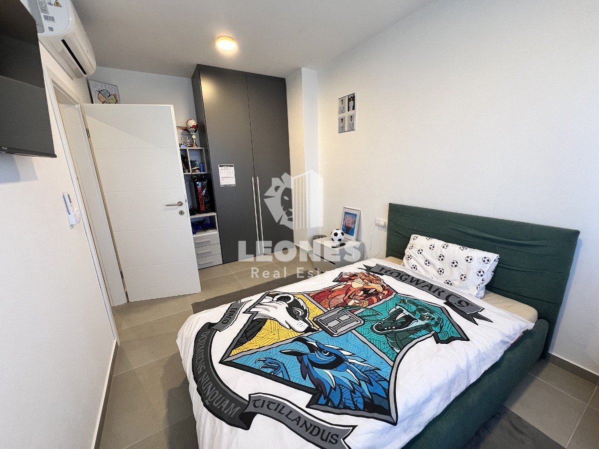 Udobno trietažno stanovanje z vrtom na mirni lokaciji v Novigradu