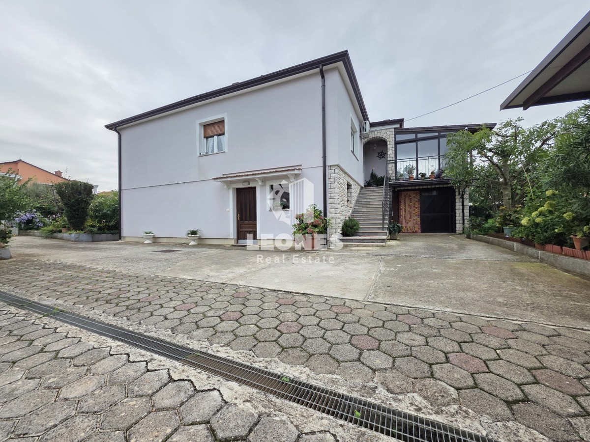 Hiša z velikim vrtom v bližini Umaga