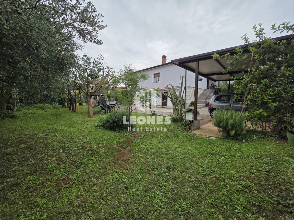 Hiša z velikim vrtom v bližini Umaga