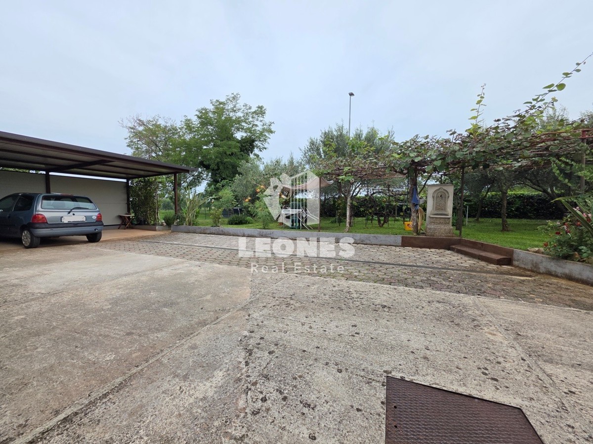 Hiša z velikim vrtom v bližini Umaga