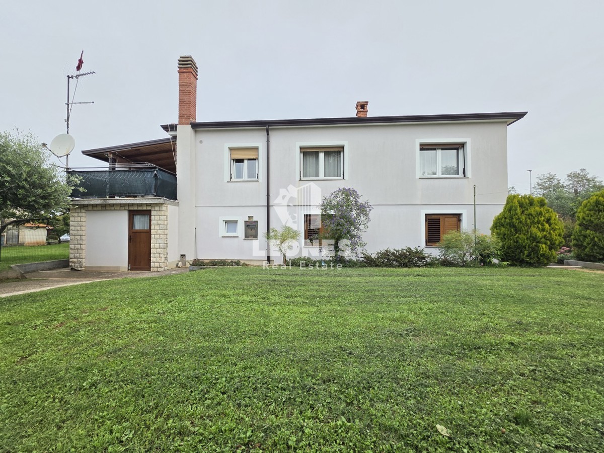 Hiša z velikim vrtom v bližini Umaga