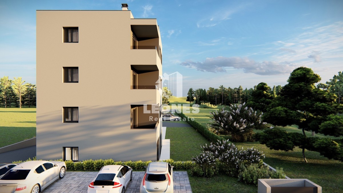 Stanovanje v novogradnji z dvigalom v Taru na dobri lokaciji z eno spalnico in dvema parkirnima mestoma