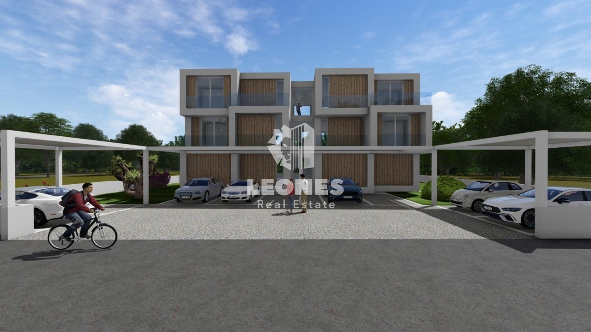 Zemljišče z gradbenim dovoljenjem in plačanimi komunalnimi storitvami v bližini Umaga