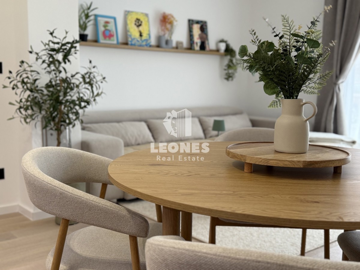 Moderno opremljeno stanovanje v pritličju novozgrajene stavbe v Umagu