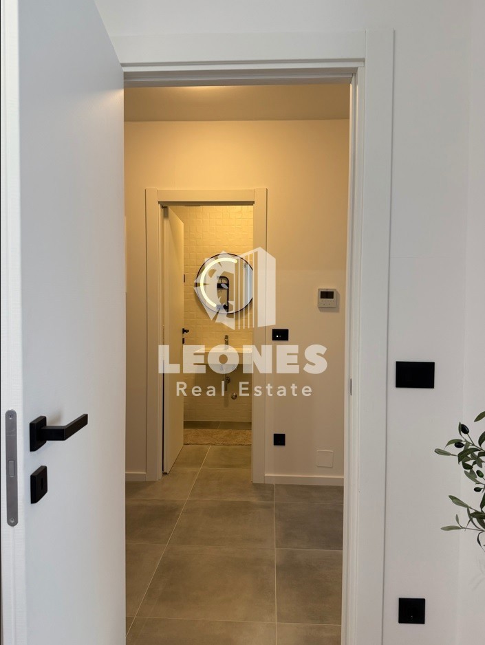 Moderno opremljeno stanovanje v pritličju novozgrajene stavbe v Umagu