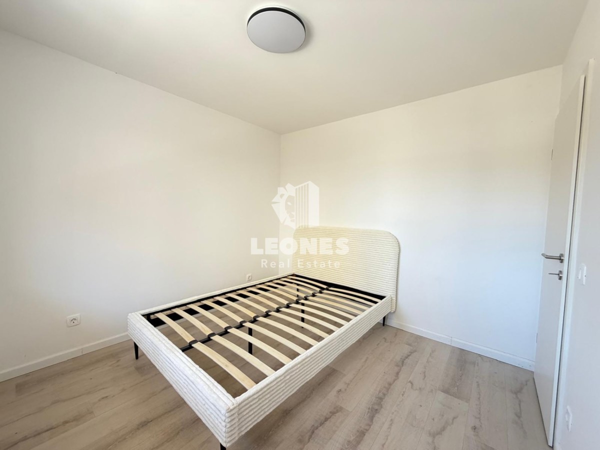 Popolnoma opremljeno stanovanje v pritličju prenovljene stavbe v Novigradu