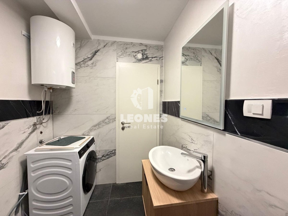 Popolnoma opremljeno stanovanje v pritličju prenovljene stavbe v Novigradu