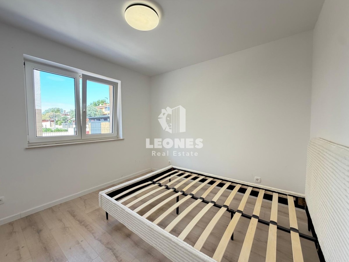 Popolnoma opremljeno stanovanje v pritličju prenovljene stavbe v Novigradu