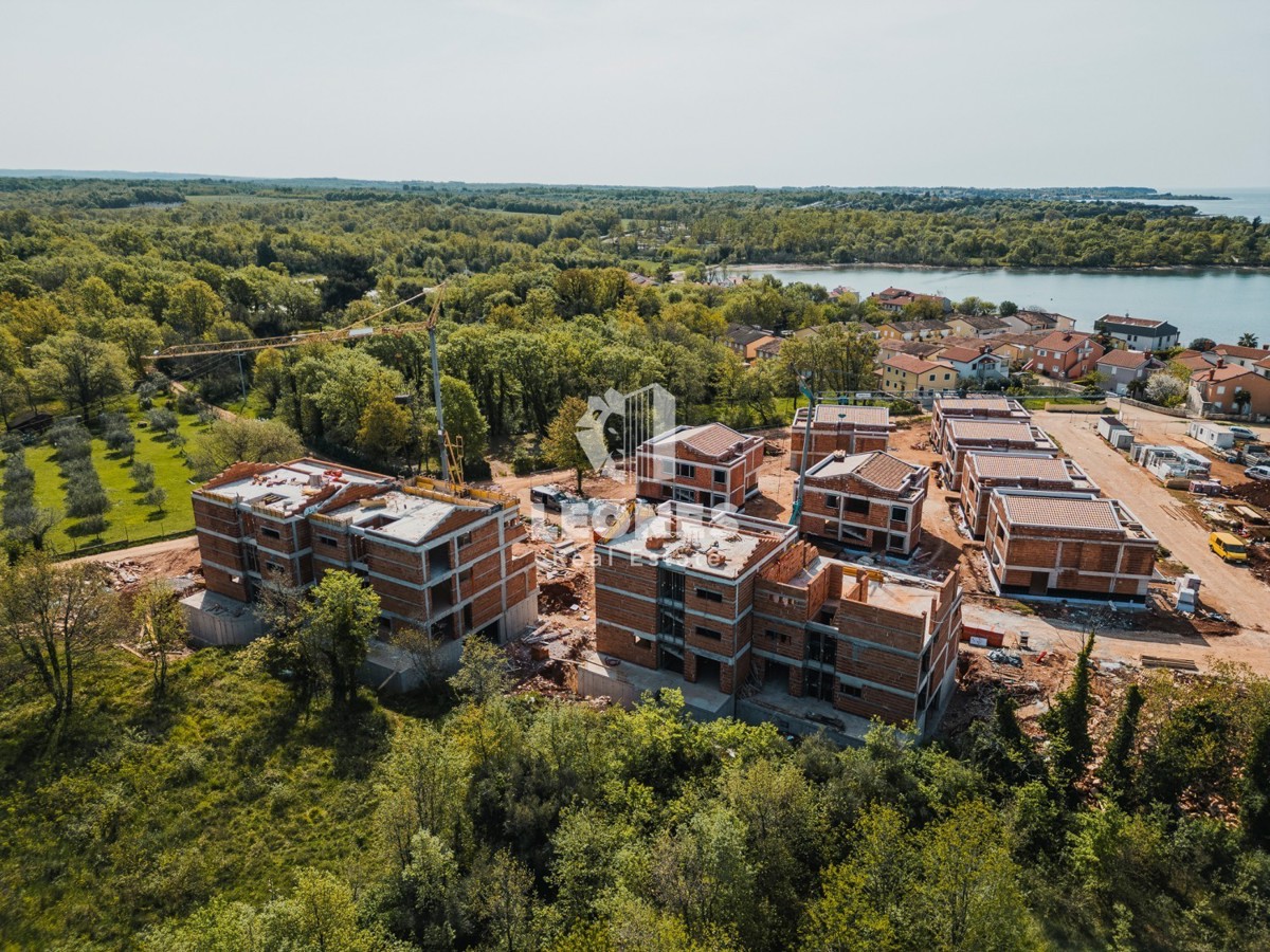 Luksuzna vila dvojček z bazenom 150 m od morja in plaže v bližini Umaga