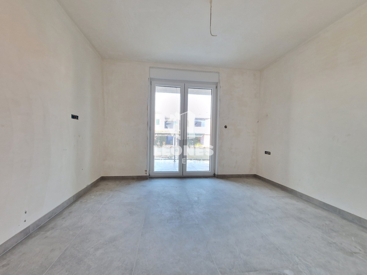 Apartma z vrtom 300 m od morja in plaže v Bašaniji, blizu Umaga