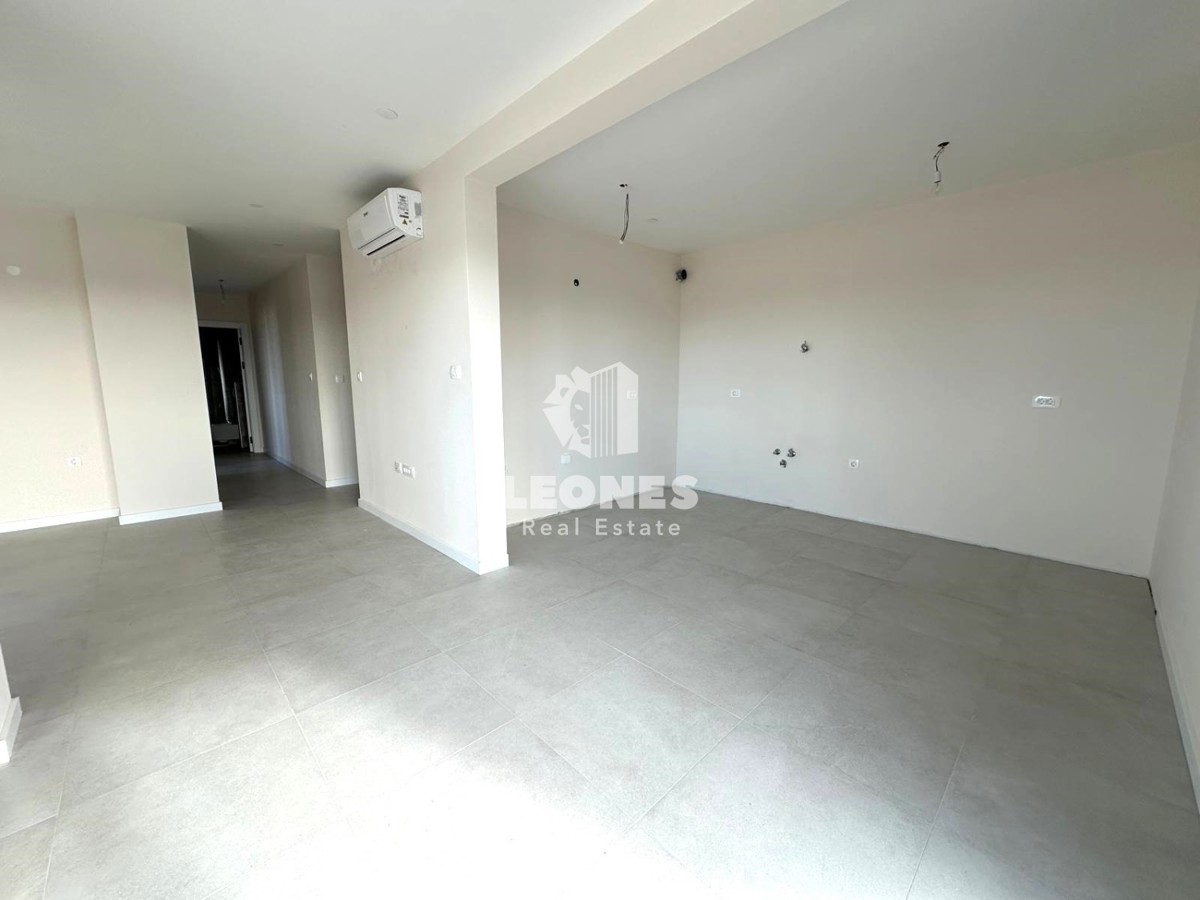 Penthouse s strešno teraso in čudovitim pogledom na morje, le 600 metrov od morja