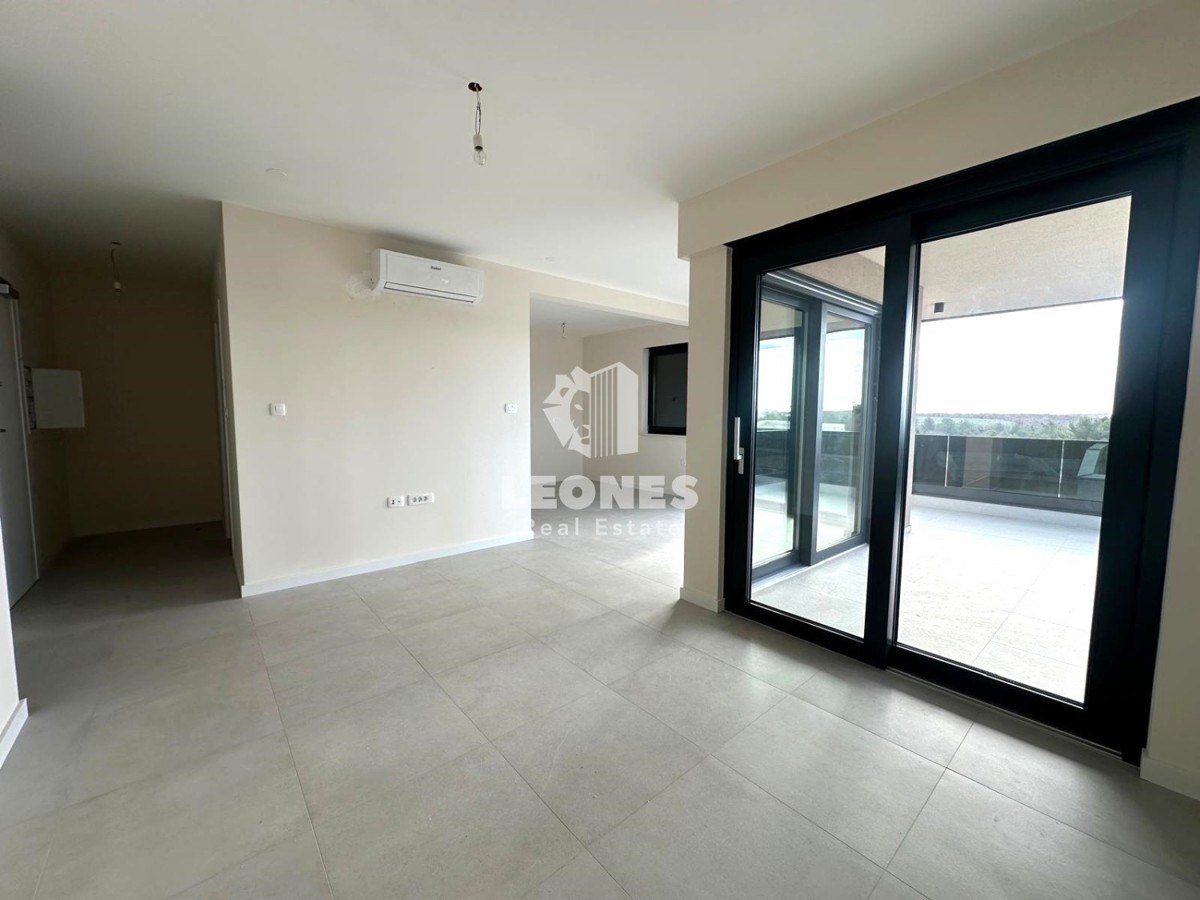 Penthouse s strešno teraso in čudovitim pogledom na morje, le 600 metrov od morja