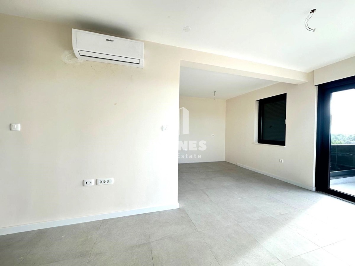 Penthouse s strešno teraso in čudovitim pogledom na morje, le 600 metrov od morja