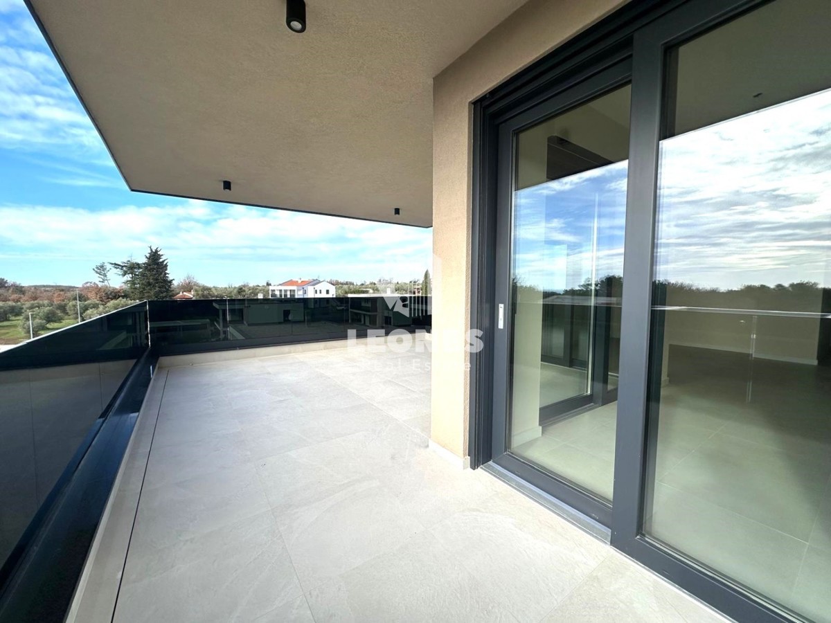 Penthouse s strešno teraso in čudovitim pogledom na morje, le 600 metrov od morja
