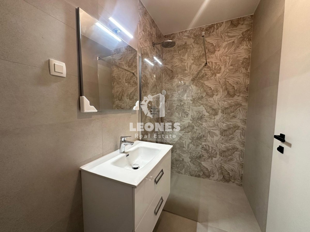 Penthouse s strešno teraso in čudovitim pogledom na morje, le 600 metrov od morja