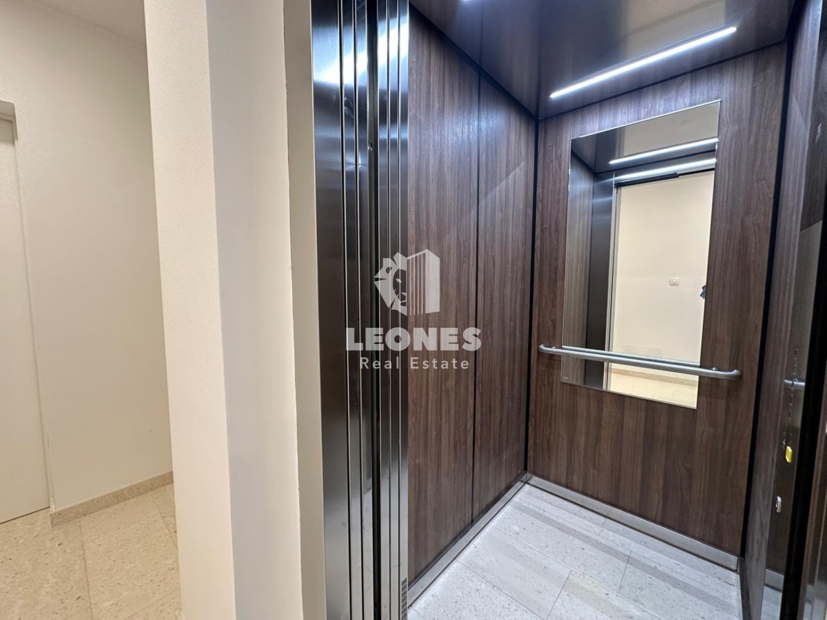Penthouse s strešno teraso in čudovitim pogledom na morje, le 600 metrov od morja