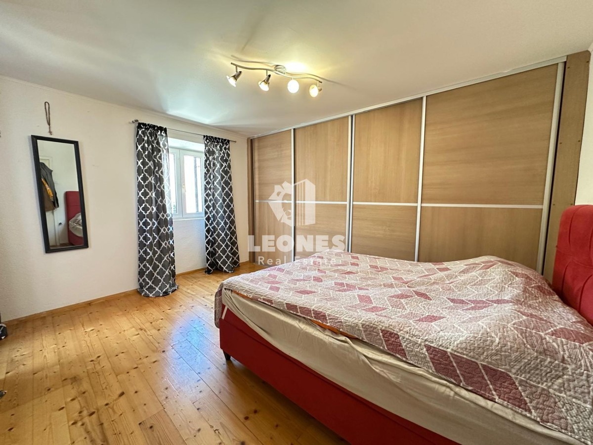 Dva apartmaja z ločenim vhodom v centru Novigrada, le 100 metrov od morja v Novigradu