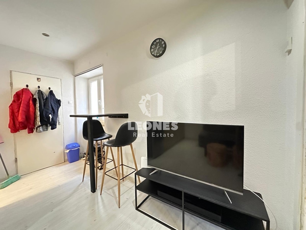 Dva apartmaja z ločenim vhodom v centru Novigrada, le 100 metrov od morja v Novigradu