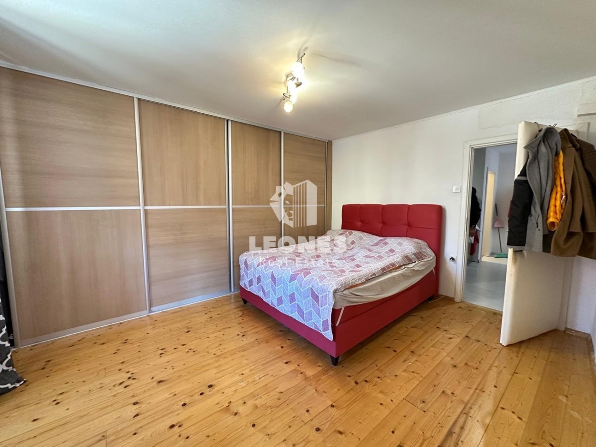 Dva apartmaja z ločenim vhodom v centru Novigrada, le 100 metrov od morja v Novigradu