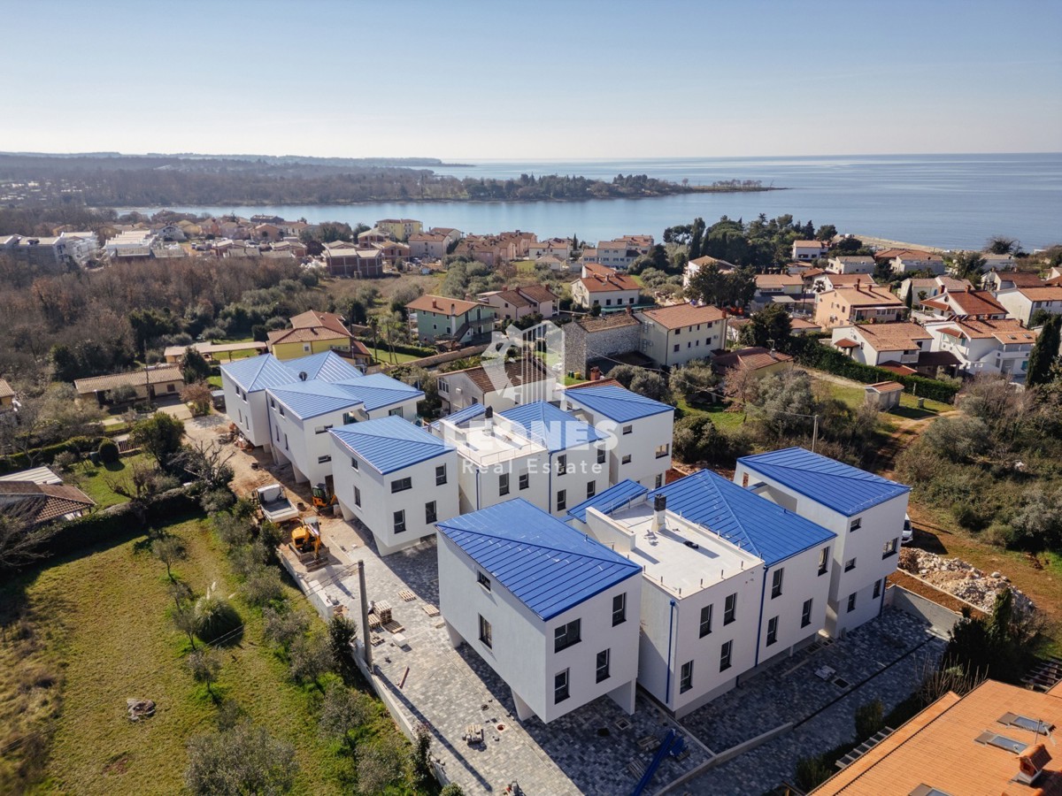 Moderno stanovanje v drugem nadstropju s pogledom na morje v Lovrečici, 200 metrov od plaže