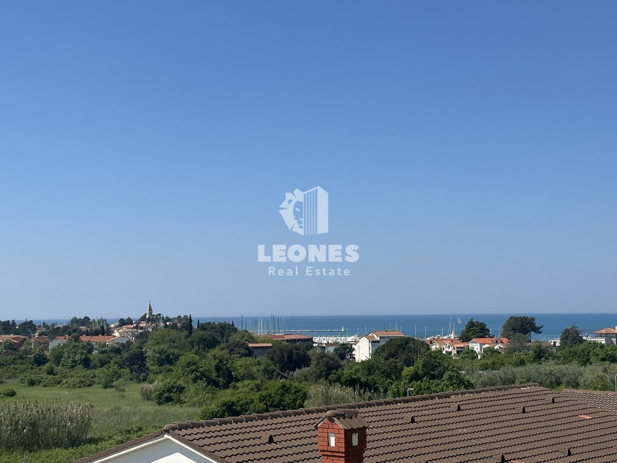 Apartma z odprtim pogledom na morje na fantastični lokaciji v Novigradu