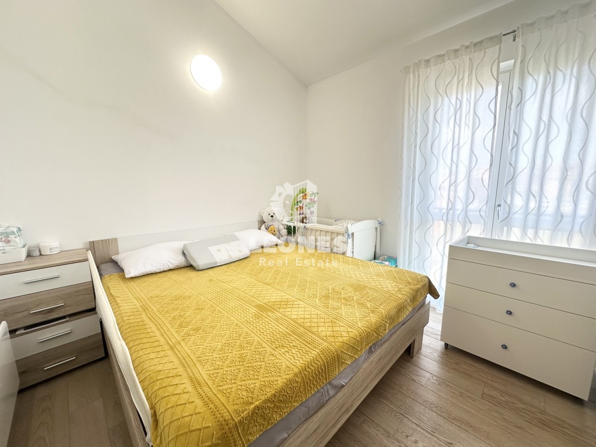 Apartma z odprtim pogledom na morje na fantastični lokaciji v Novigradu