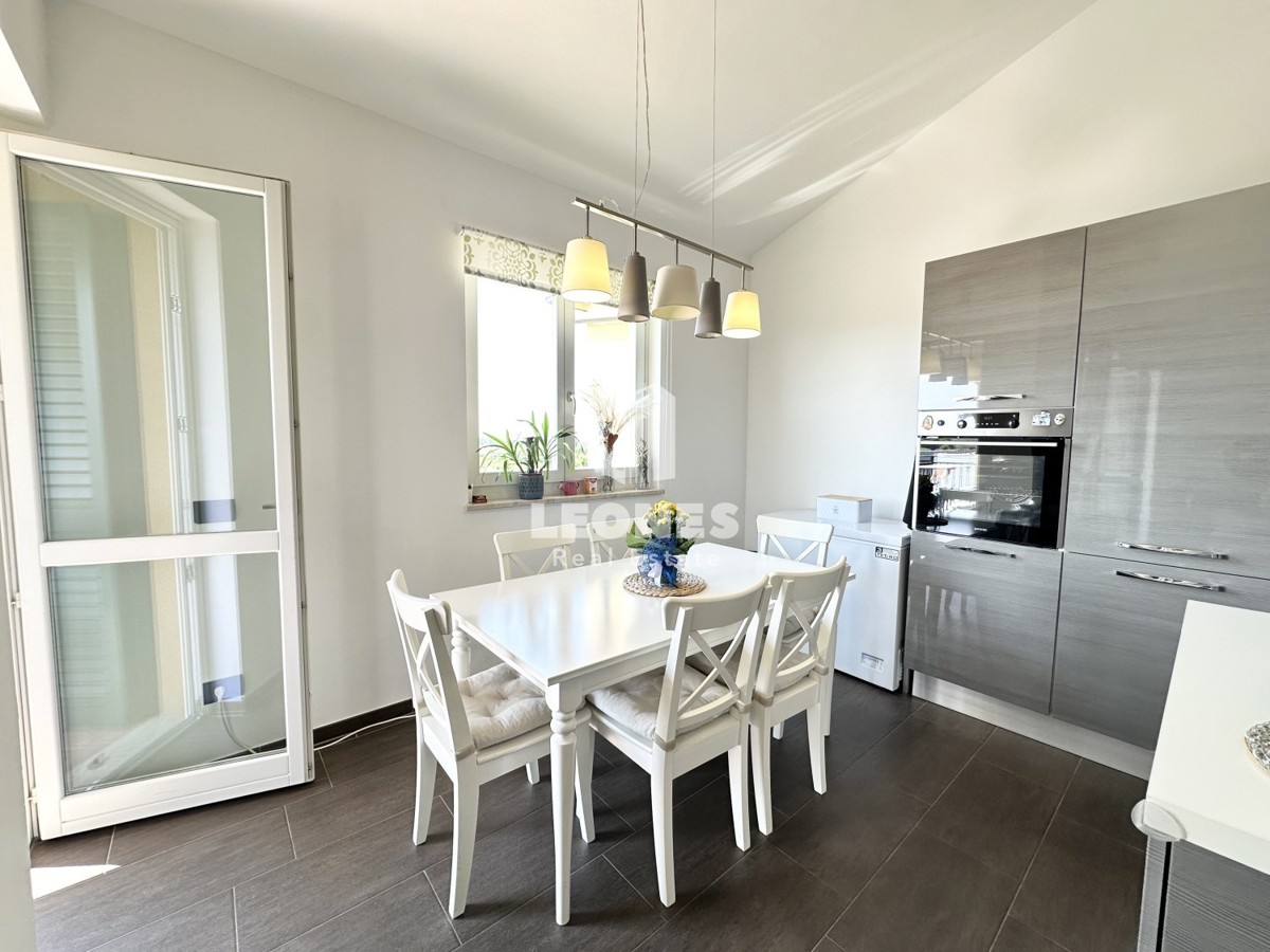 Apartma z odprtim pogledom na morje na fantastični lokaciji v Novigradu