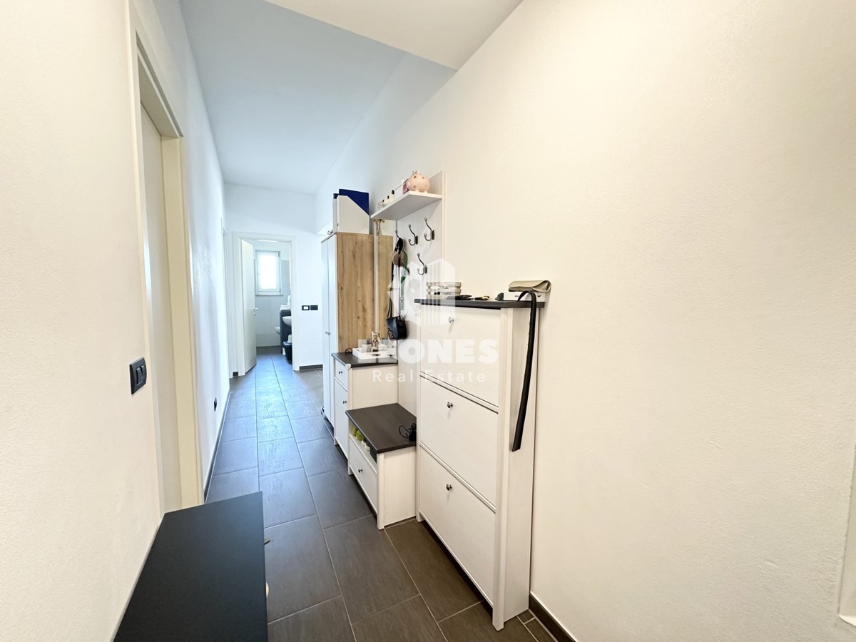 Apartma z odprtim pogledom na morje na fantastični lokaciji v Novigradu