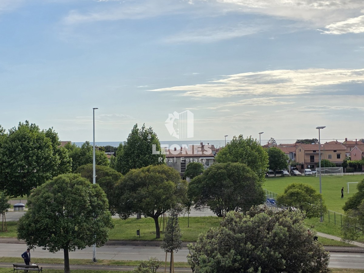 Stanovanje s pogledom na morje 300 m od morja in plaže v Umagu