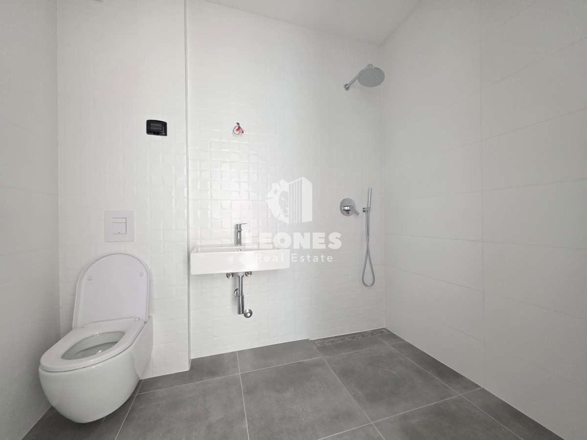 Stanovanje v tretjem nadstropju kakovostne novogradnje z garažnim parkirnim mestom v Umagu